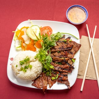 Cơm Bò Nướng (Rice w/ Marinated Grilled Beef)